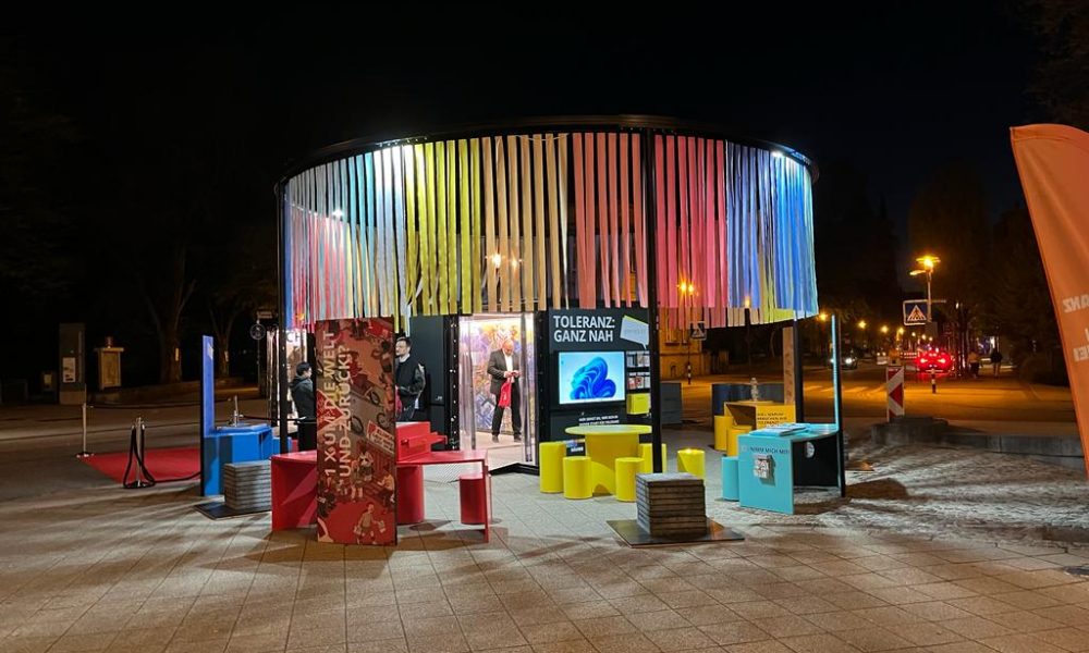 Die Wanderausstellung ToleranzRäume ist erfolgreich in Detmold, Schwerin und Krefeld gestartet und bringt das Thema Toleranz mit einem strukturierten Begleitkonzept in die Kommunen.